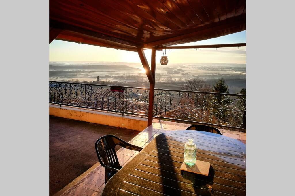 Apartamento Vue Panoramique Sur Le Vignoble Sancerre Exterior foto